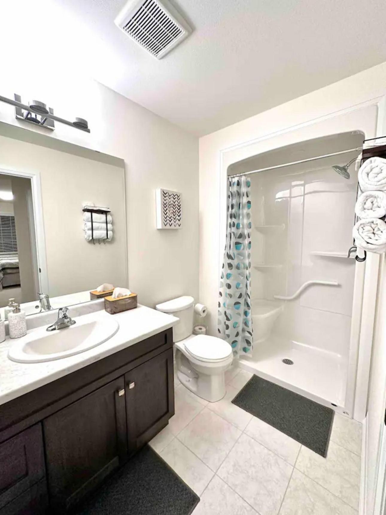 Entire Home In Niagara Falls, Canada Εξωτερικό φωτογραφία